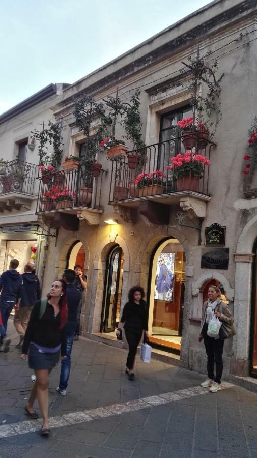 Casa Dany&Olga Lägenhet Giardini Naxos Exteriör bild