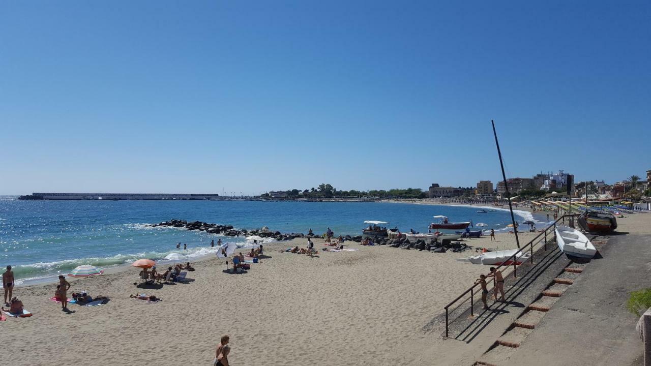 Casa Dany&Olga Lägenhet Giardini Naxos Exteriör bild